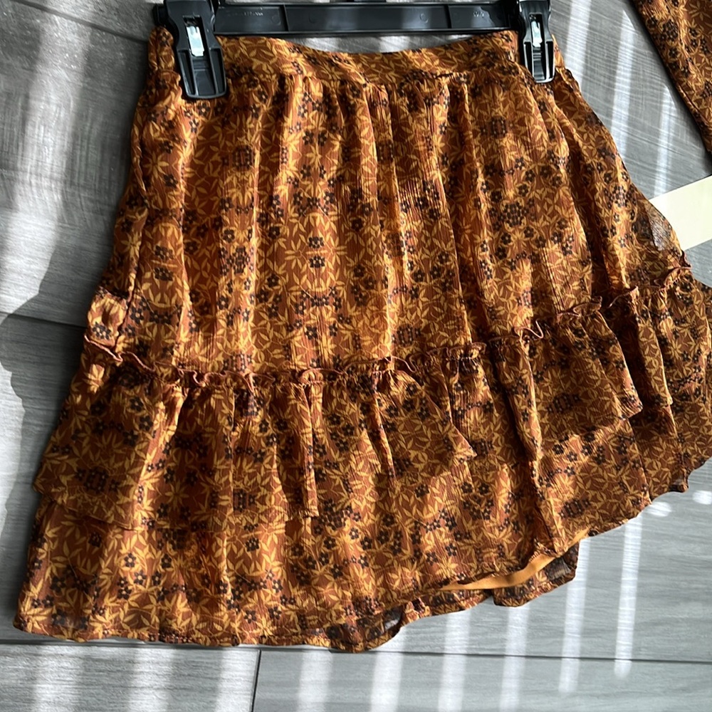 Ruffle mini skirt 2 pc set - Picture 4 of 10